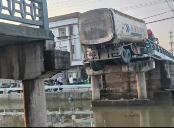 顺应网 浙江余姚一桥梁被车压塌？当地回应：属实，初判与车辆有关