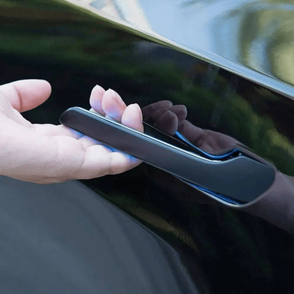 人人配 汽车“反人类设计”频现：隐藏门把、无按键等，是创新还是自嗨？